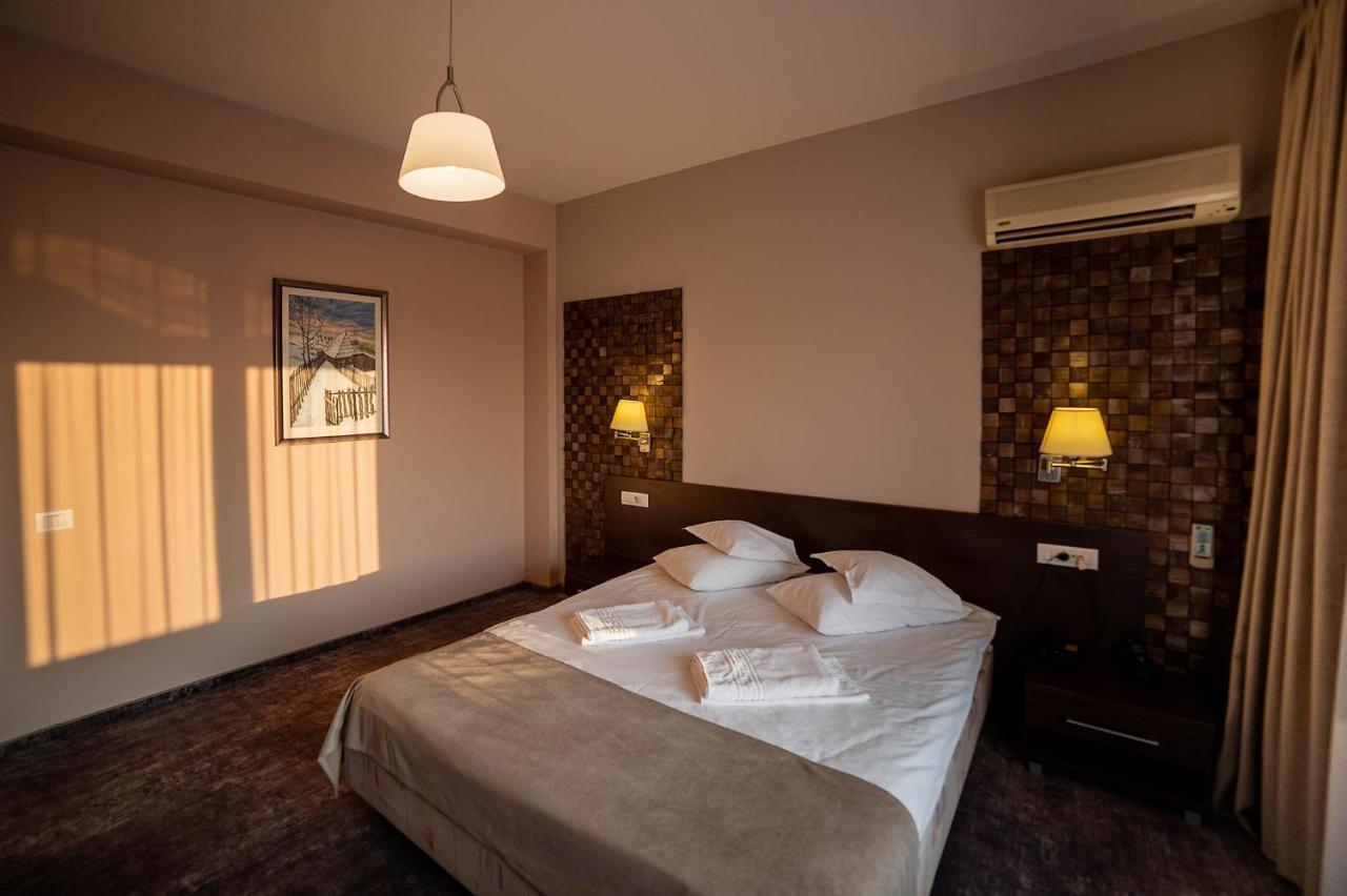 Hotel Secret Garden Baia Sprie Exterior foto