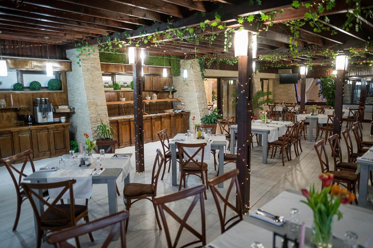Hotel Secret Garden Baia Sprie Exterior foto